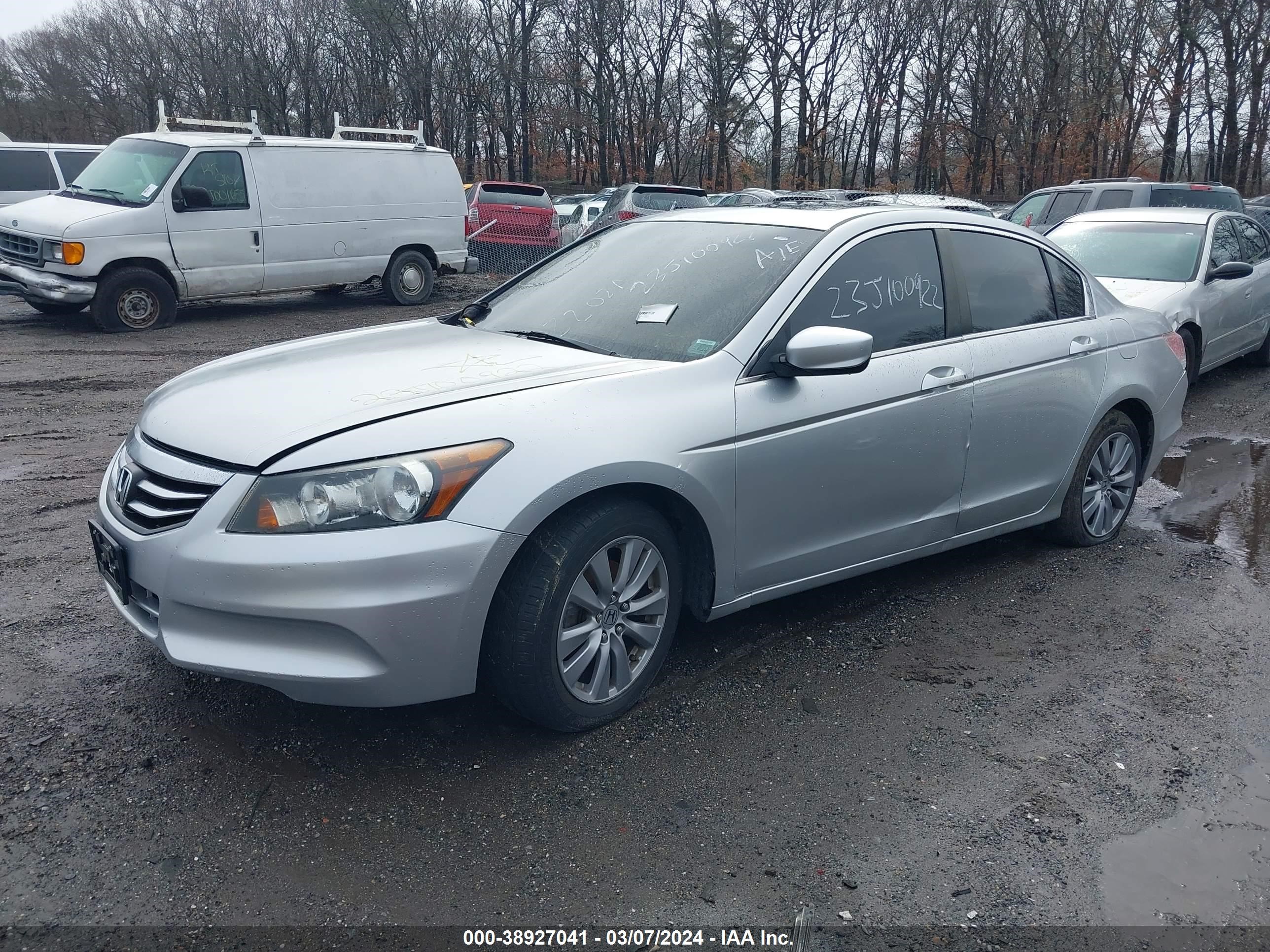 Photo 1 VIN: 1HGCP2F83CA144160 - HONDA ACCORD 