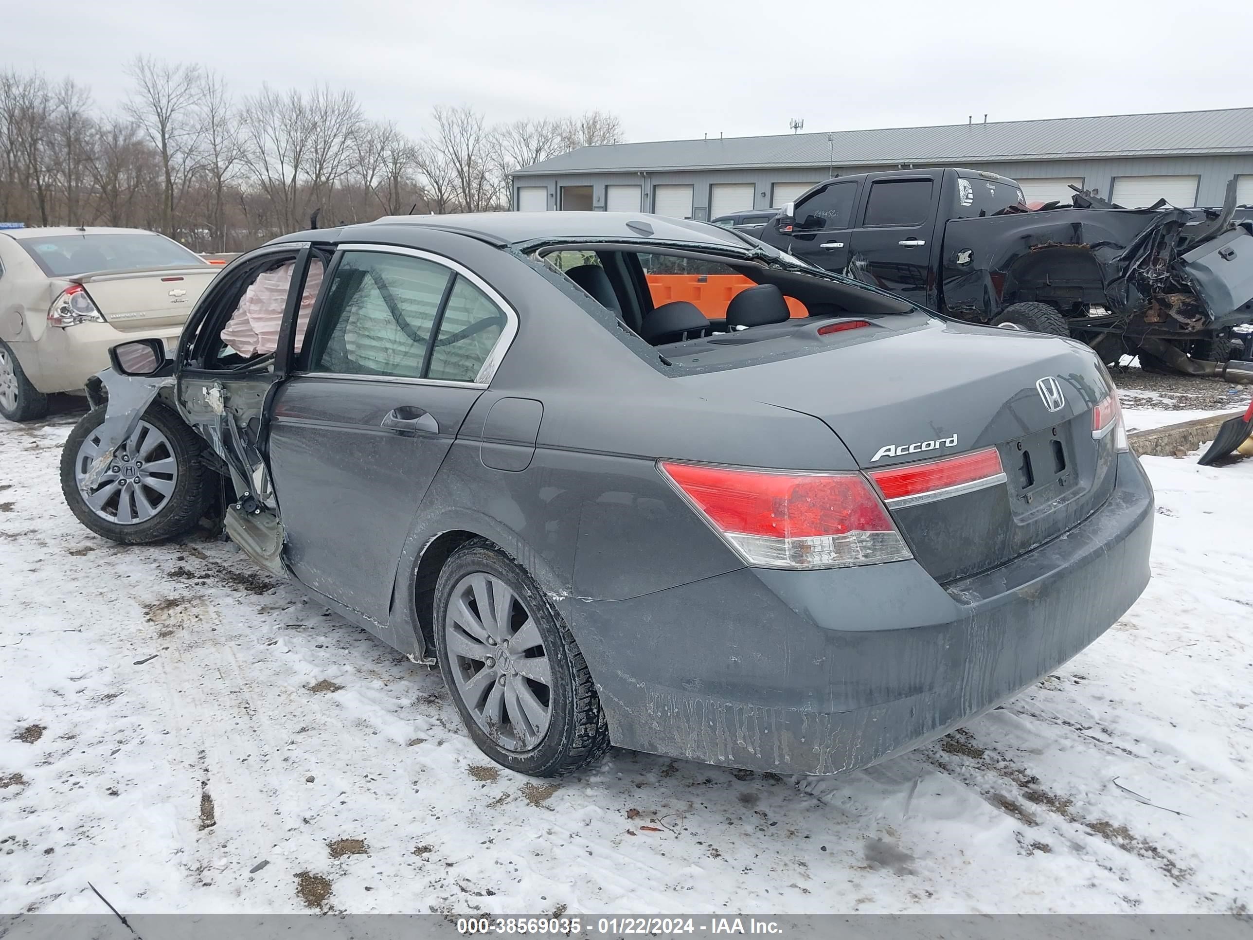 Photo 2 VIN: 1HGCP2F84BA020199 - HONDA ACCORD 