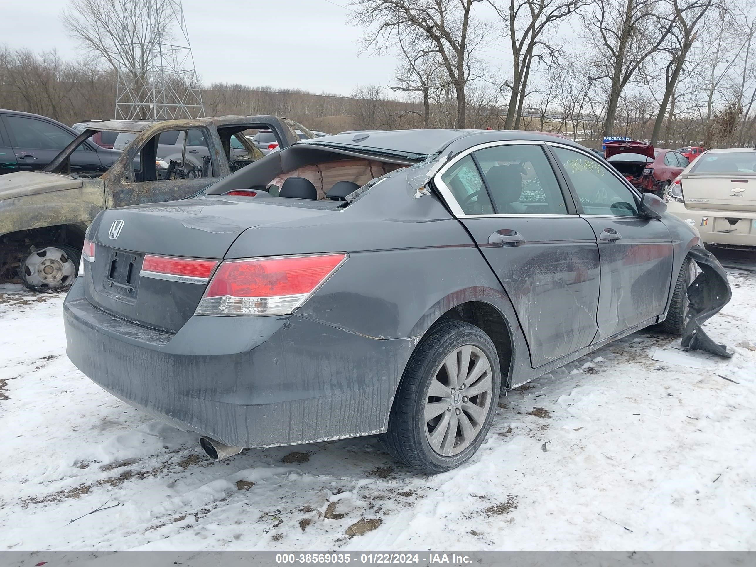 Photo 3 VIN: 1HGCP2F84BA020199 - HONDA ACCORD 