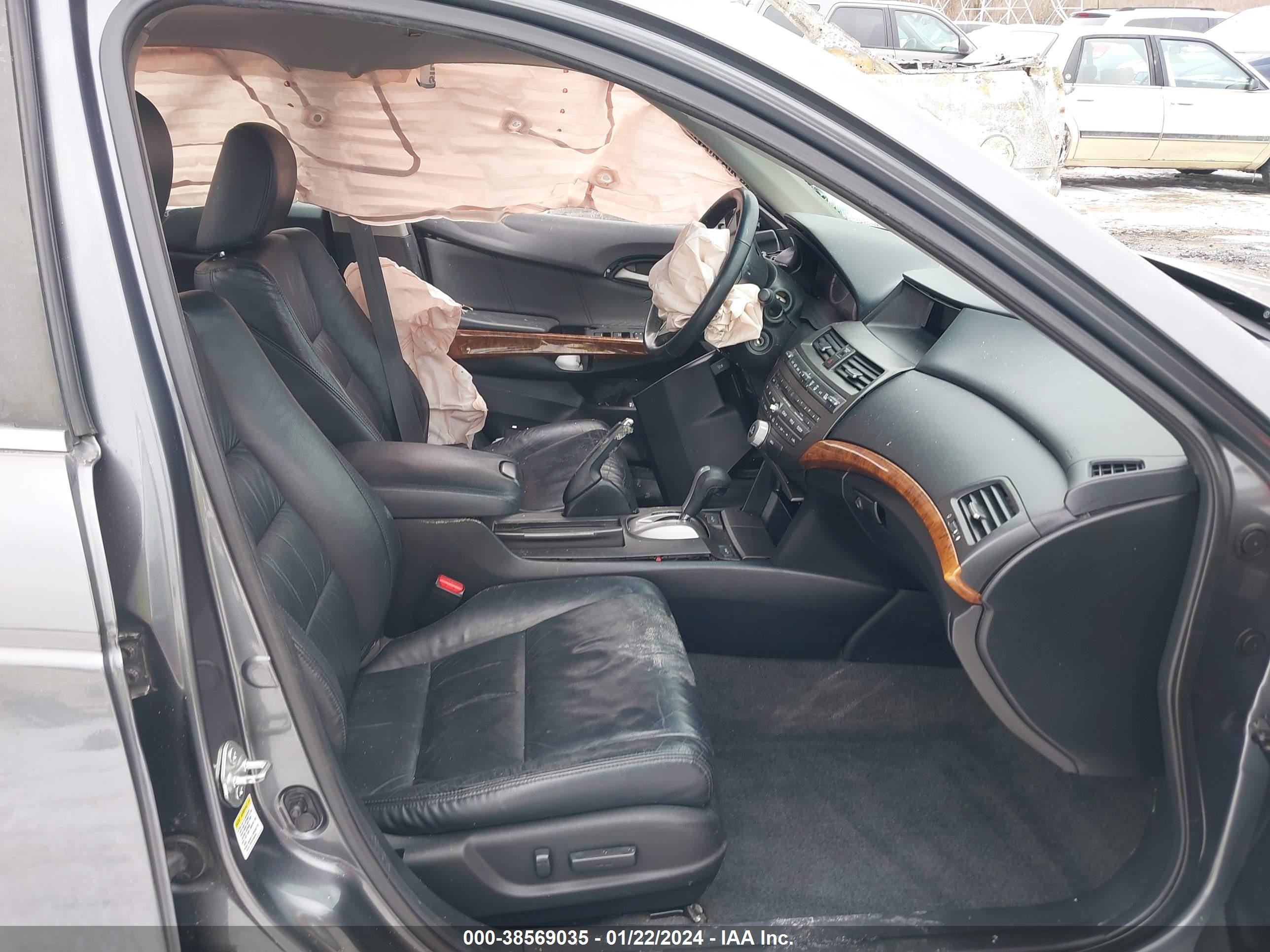 Photo 4 VIN: 1HGCP2F84BA020199 - HONDA ACCORD 