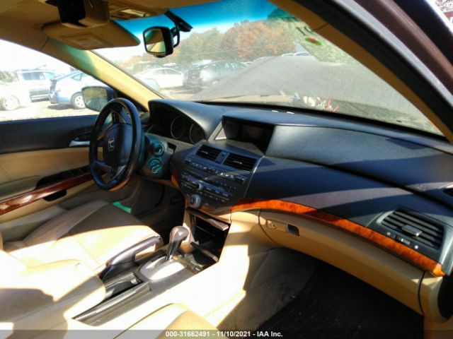 Photo 4 VIN: 1HGCP2F84BA056121 - HONDA ACCORD SDN 