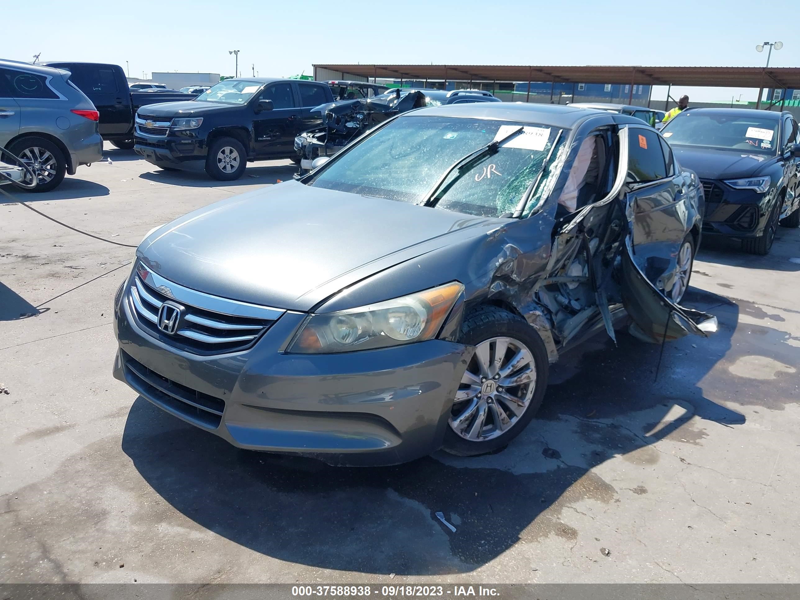 Photo 1 VIN: 1HGCP2F84BA075252 - HONDA ACCORD 