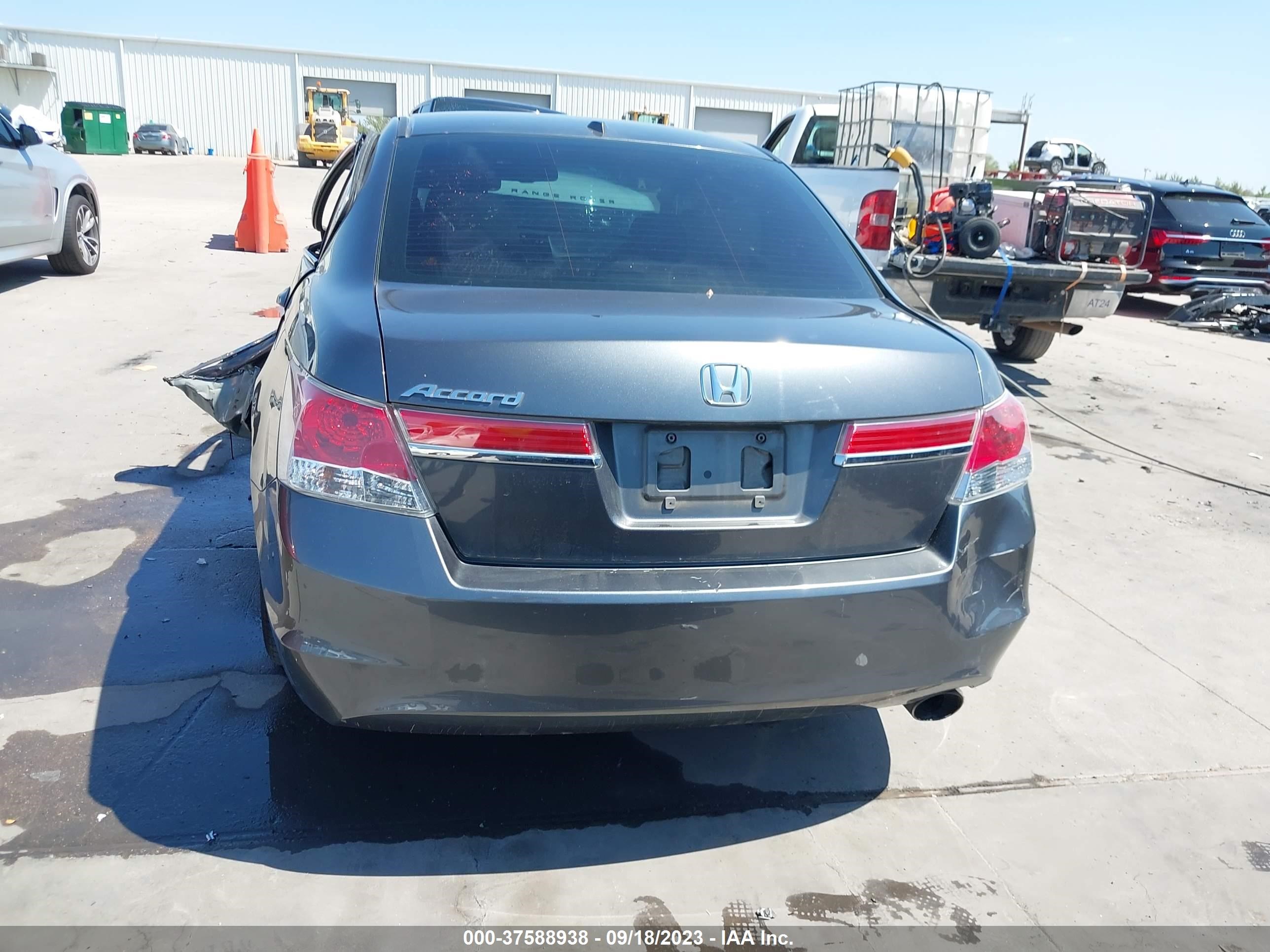 Photo 14 VIN: 1HGCP2F84BA075252 - HONDA ACCORD 