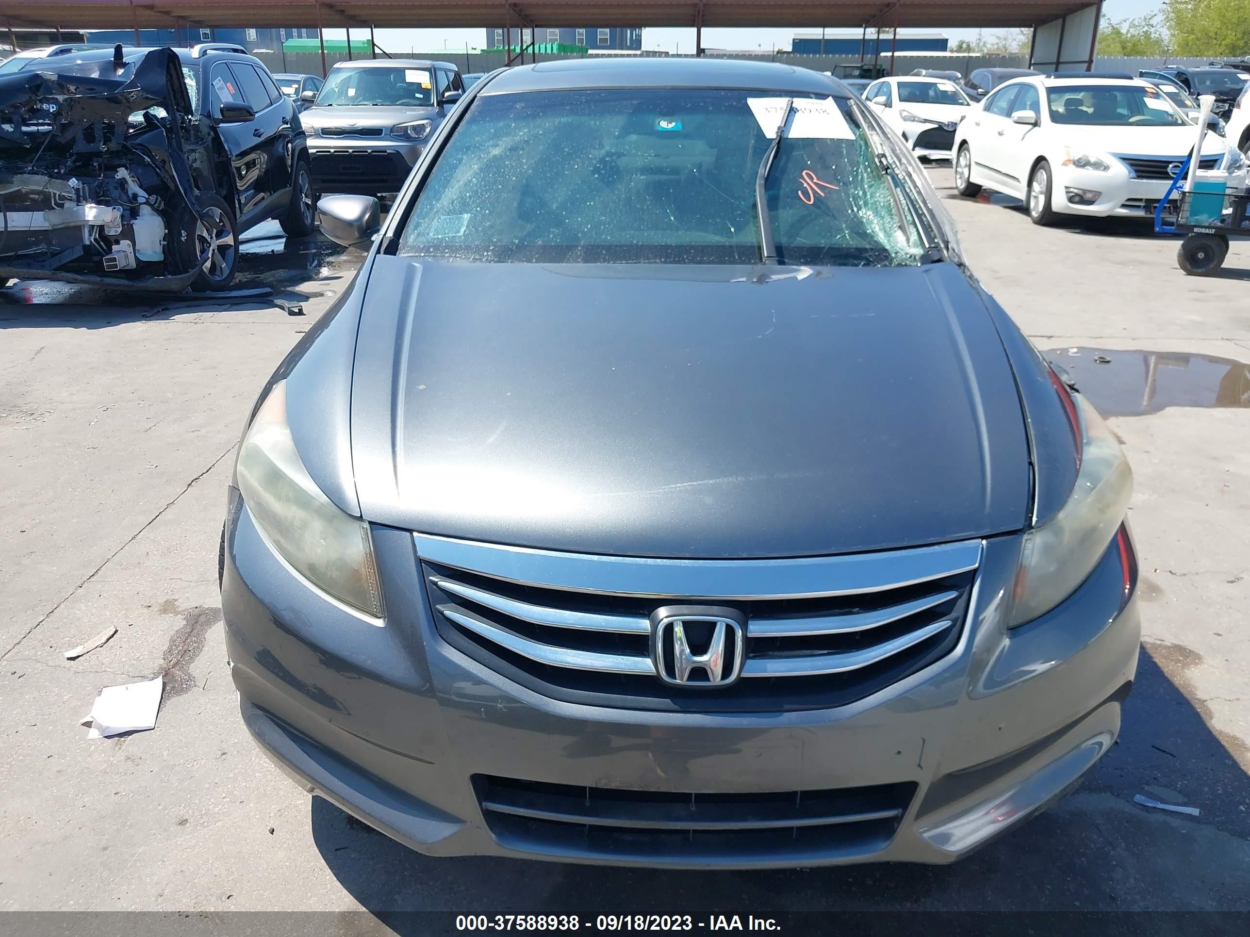 Photo 9 VIN: 1HGCP2F84BA075252 - HONDA ACCORD 