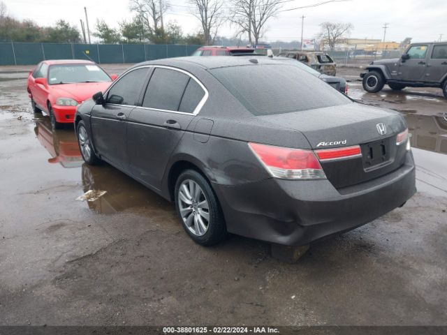 Photo 2 VIN: 1HGCP2F84BA126796 - HONDA ACCORD 