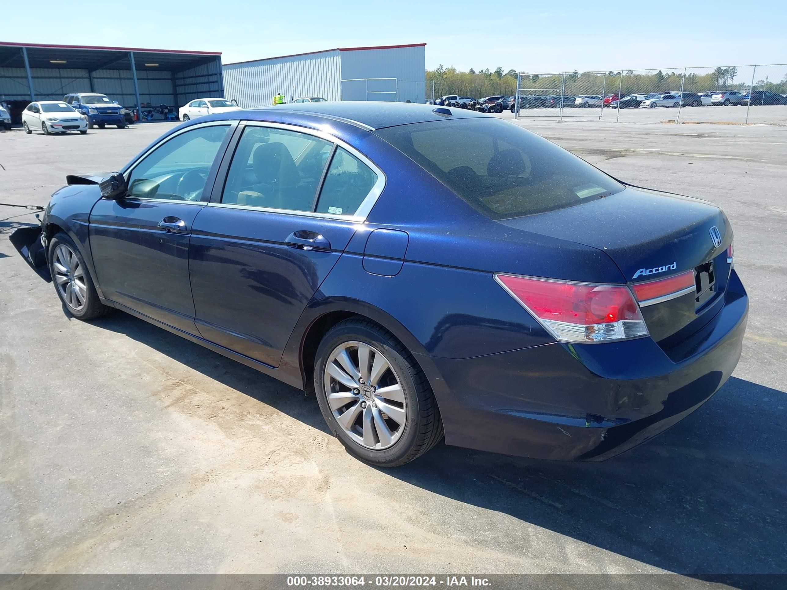 Photo 2 VIN: 1HGCP2F84BA150791 - HONDA ACCORD 