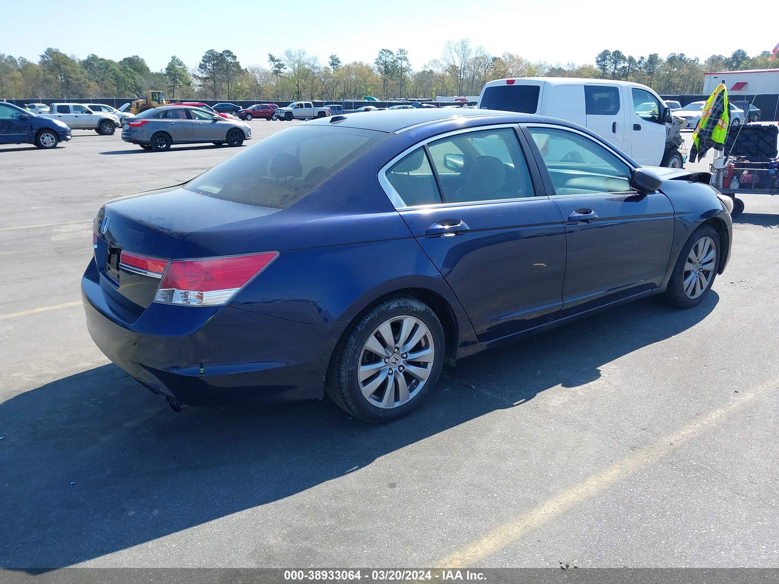 Photo 3 VIN: 1HGCP2F84BA150791 - HONDA ACCORD 