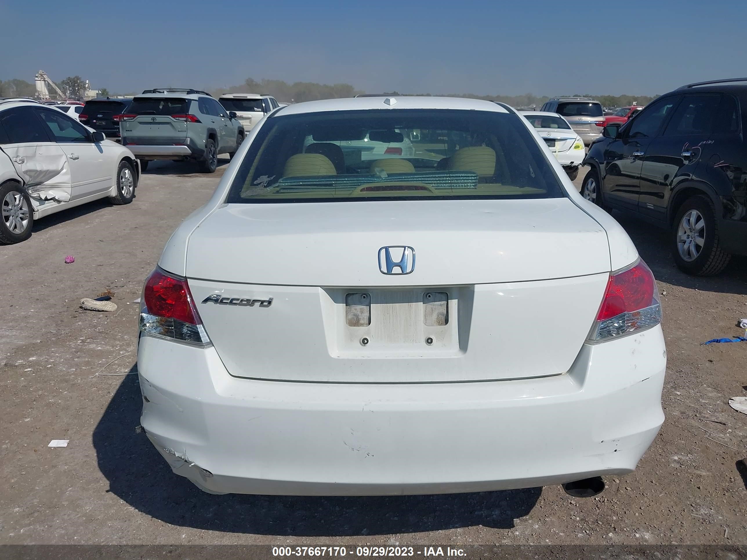 Photo 15 VIN: 1HGCP2F85AA089711 - HONDA ACCORD 