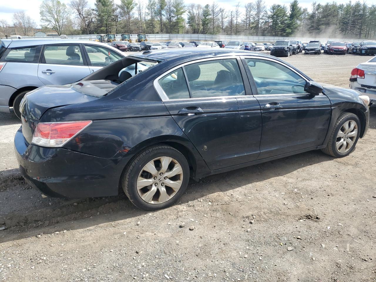 Photo 2 VIN: 1HGCP2F85AA134937 - HONDA ACCORD 