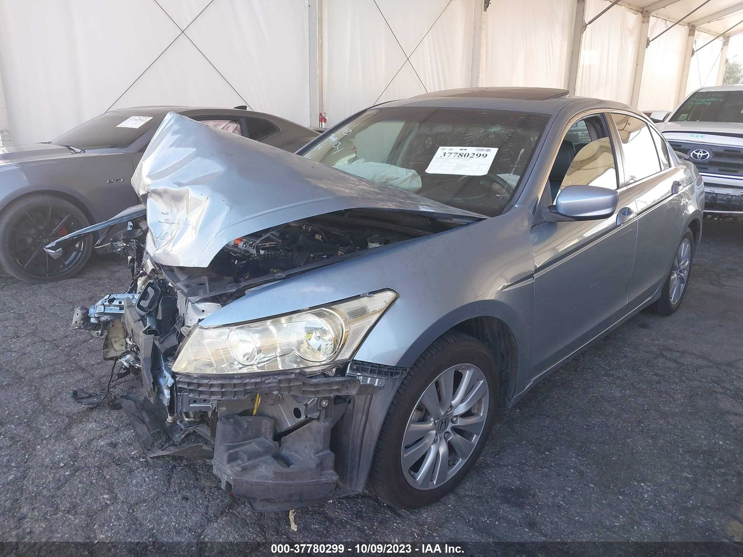 Photo 1 VIN: 1HGCP2F85BA041241 - HONDA ACCORD 