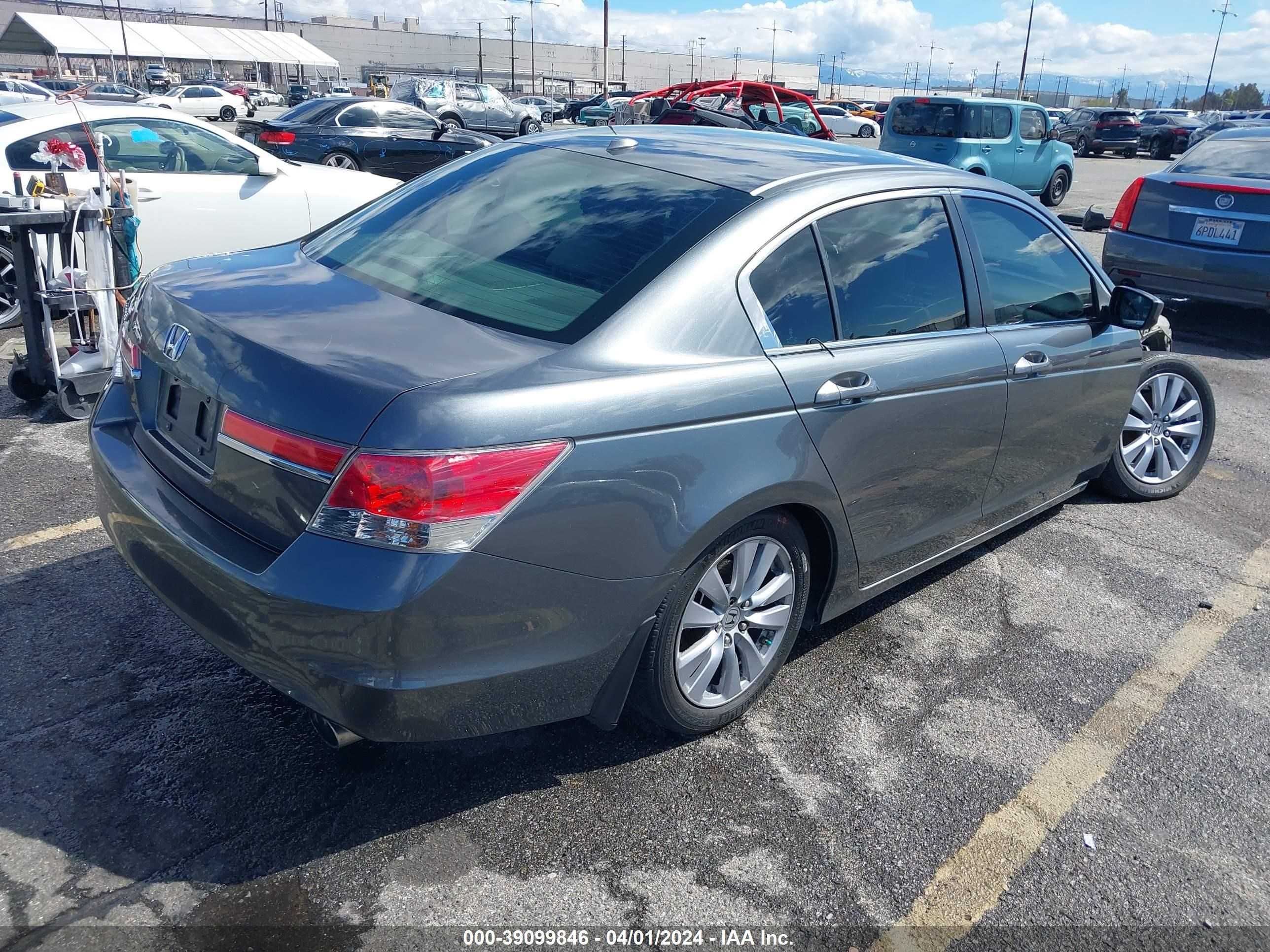 Photo 3 VIN: 1HGCP2F85BA072294 - HONDA ACCORD 