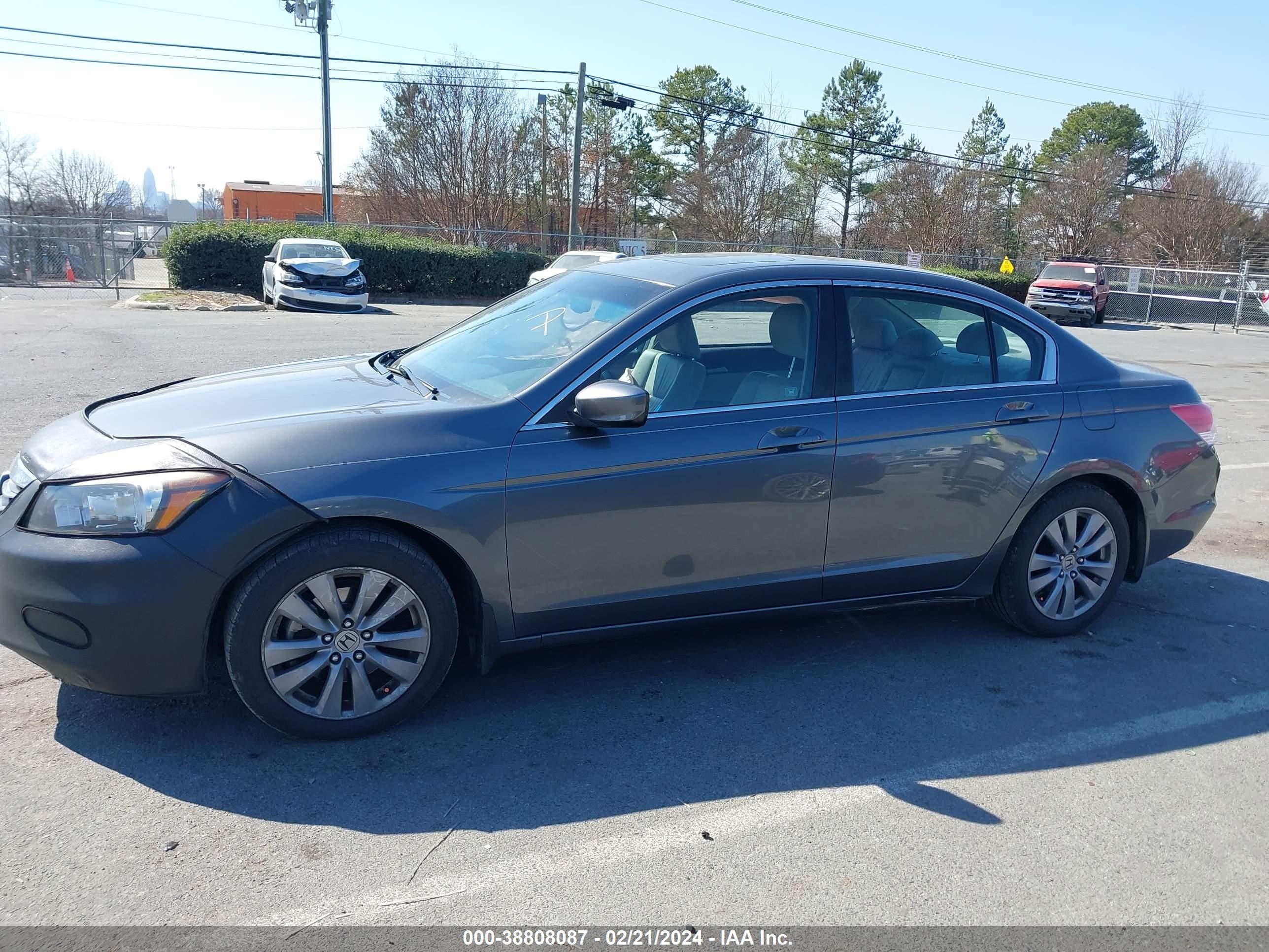 Photo 13 VIN: 1HGCP2F85CA187379 - HONDA ACCORD 