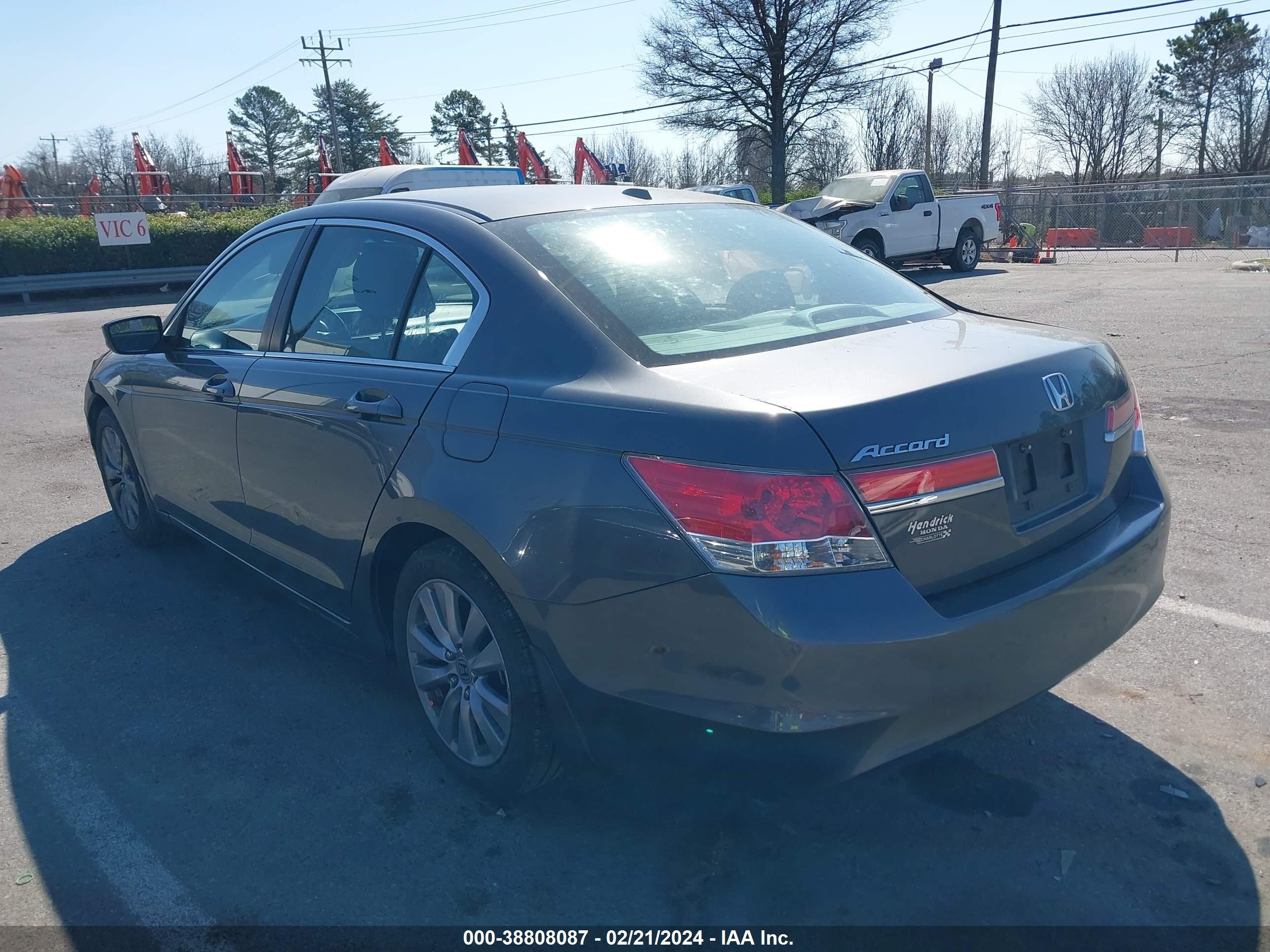 Photo 2 VIN: 1HGCP2F85CA187379 - HONDA ACCORD 