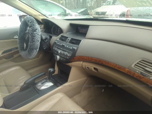 Photo 4 VIN: 1HGCP2F86AA058208 - HONDA ACCORD SDN 