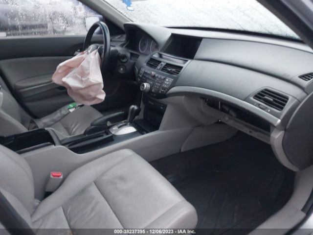 Photo 4 VIN: 1HGCP2F86AA136101 - HONDA ACCORD SDN 