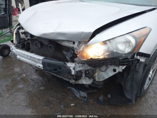 Photo 5 VIN: 1HGCP2F86AA136101 - HONDA ACCORD SDN 