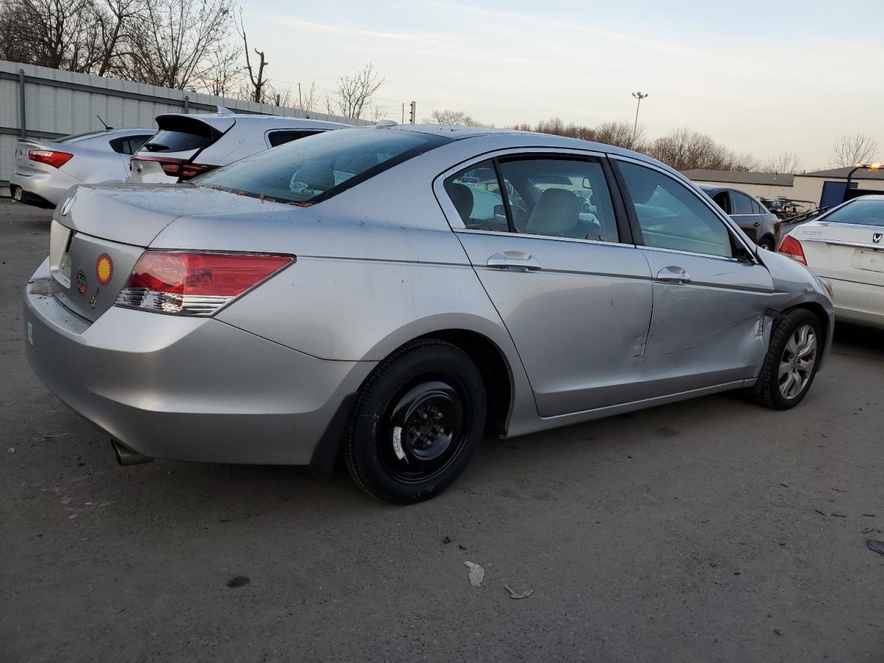 Photo 2 VIN: 1HGCP2F86AA155960 - HONDA ACCORD 