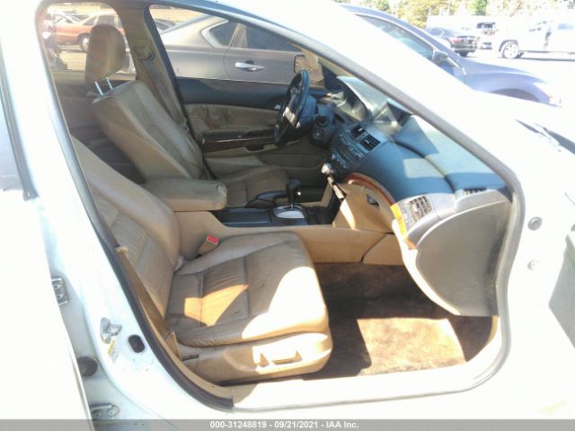 Photo 4 VIN: 1HGCP2F86BA001637 - HONDA ACCORD SDN 