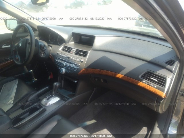 Photo 4 VIN: 1HGCP2F86BA049090 - HONDA ACCORD SDN 