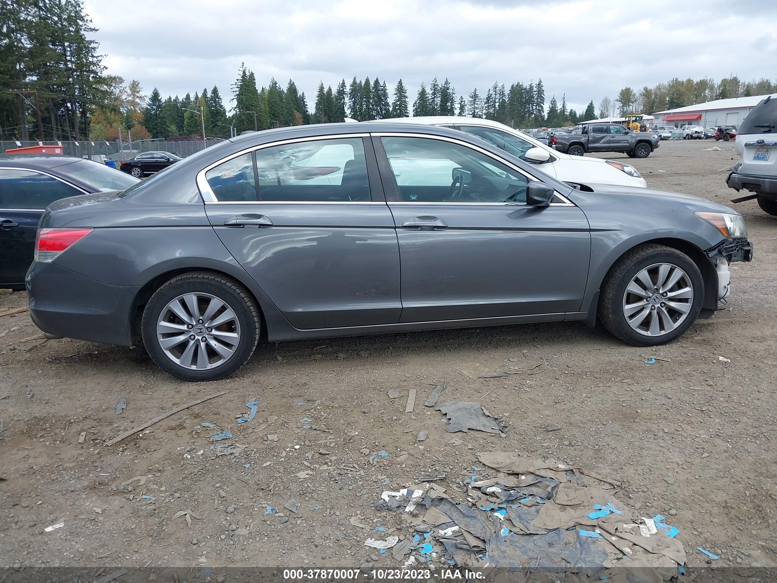 Photo 13 VIN: 1HGCP2F86BA801872 - HONDA ACCORD 