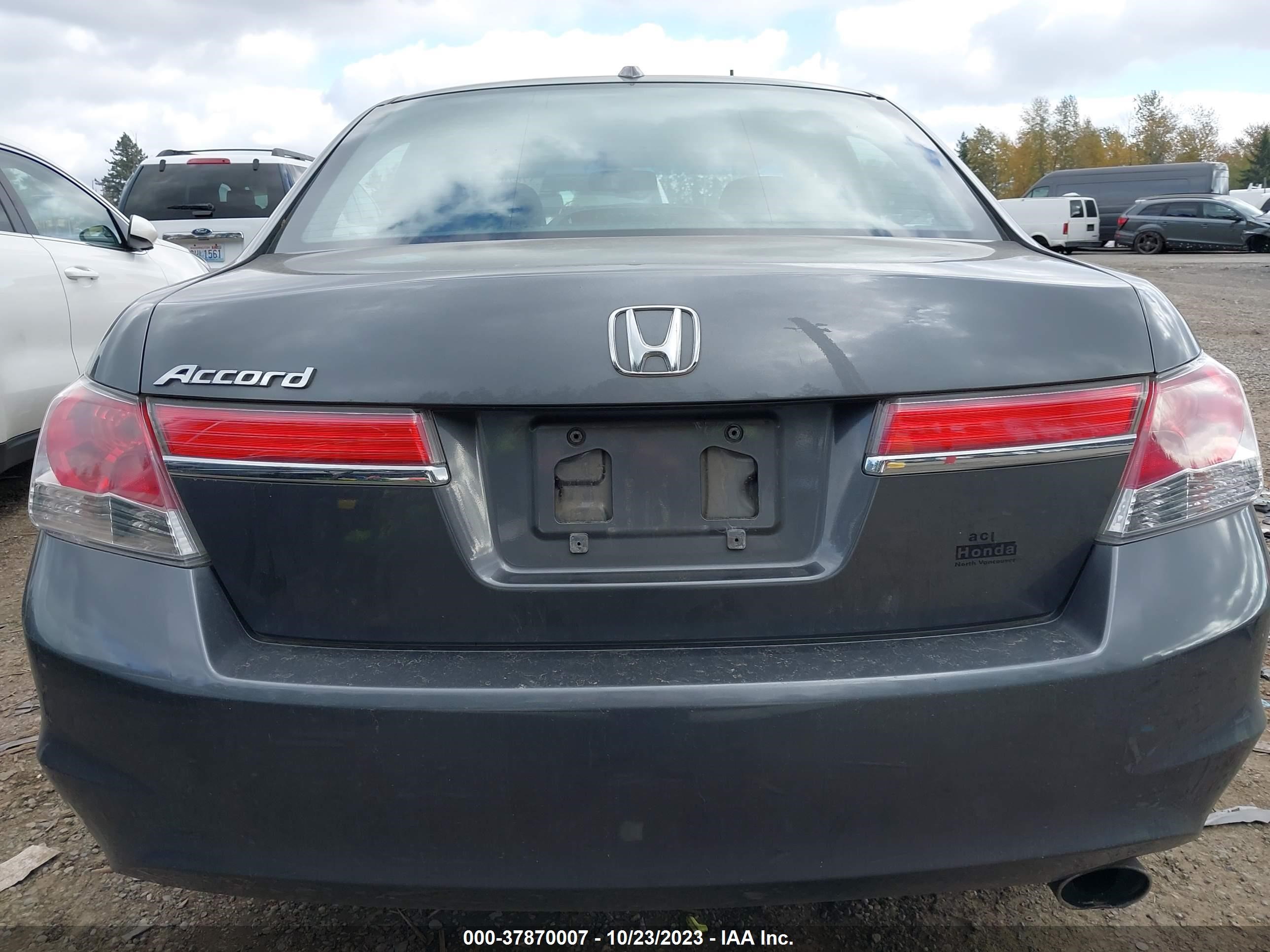 Photo 16 VIN: 1HGCP2F86BA801872 - HONDA ACCORD 