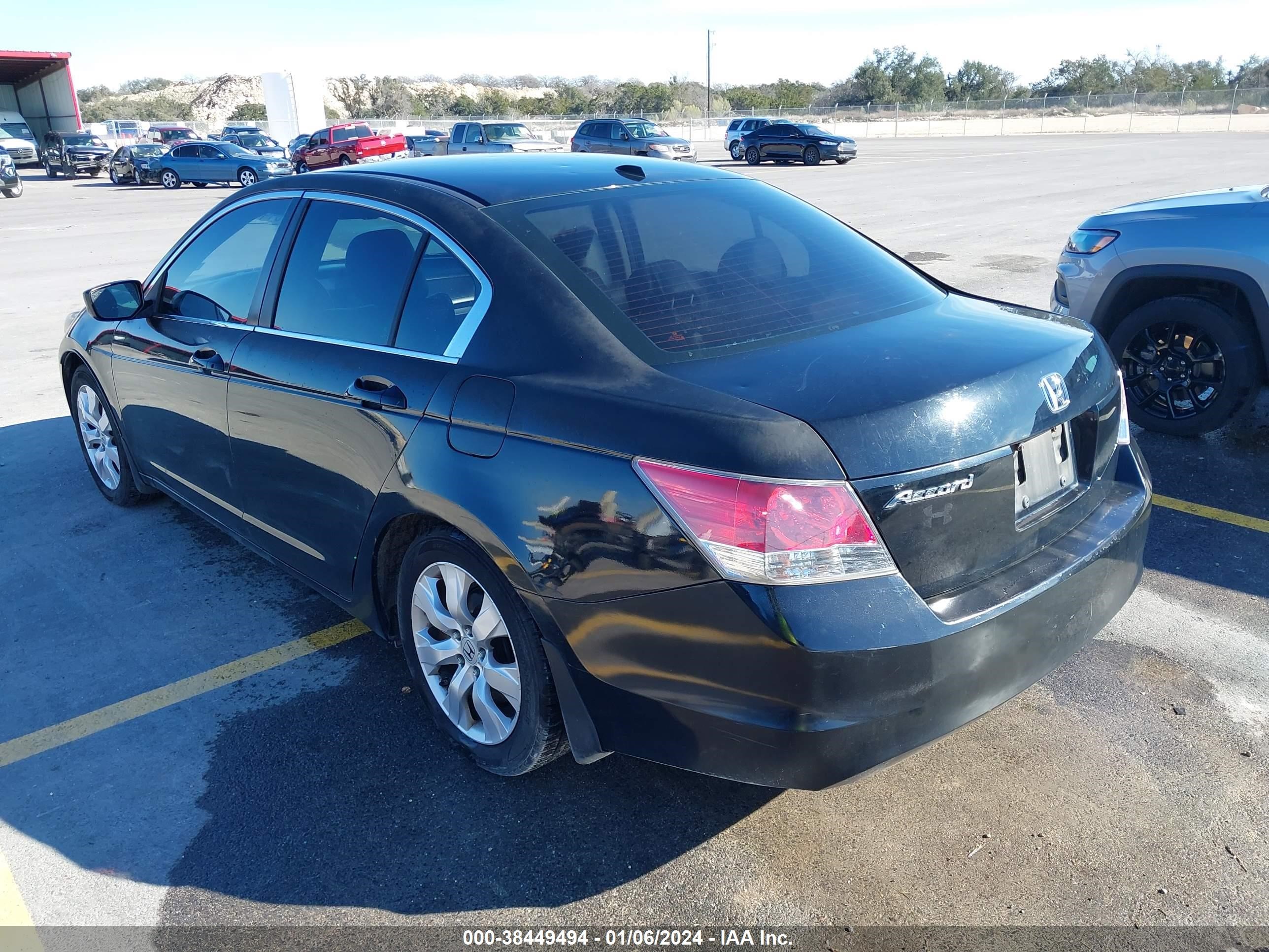 Photo 2 VIN: 1HGCP2F87AA045709 - HONDA ACCORD 