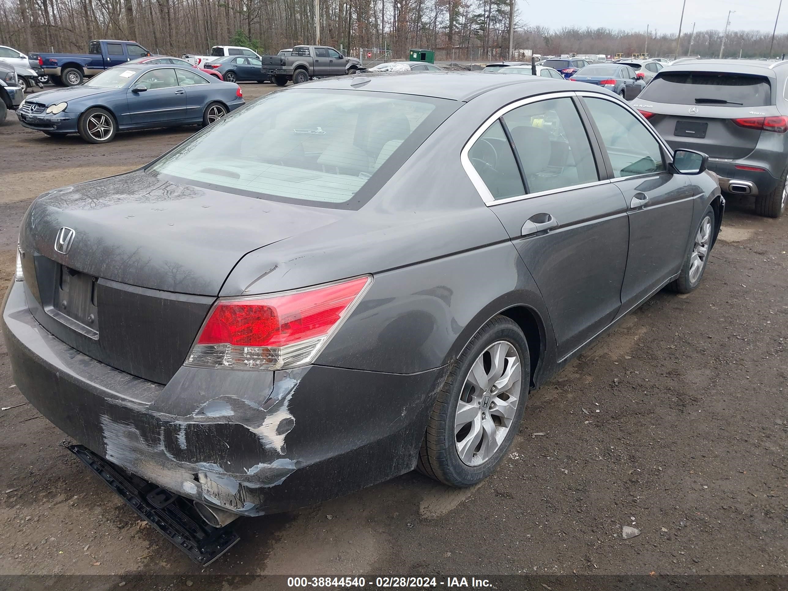 Photo 3 VIN: 1HGCP2F87AA087393 - HONDA ACCORD 