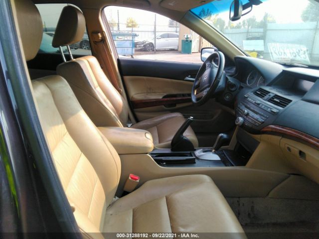 Photo 4 VIN: 1HGCP2F87BA033593 - HONDA ACCORD SDN 