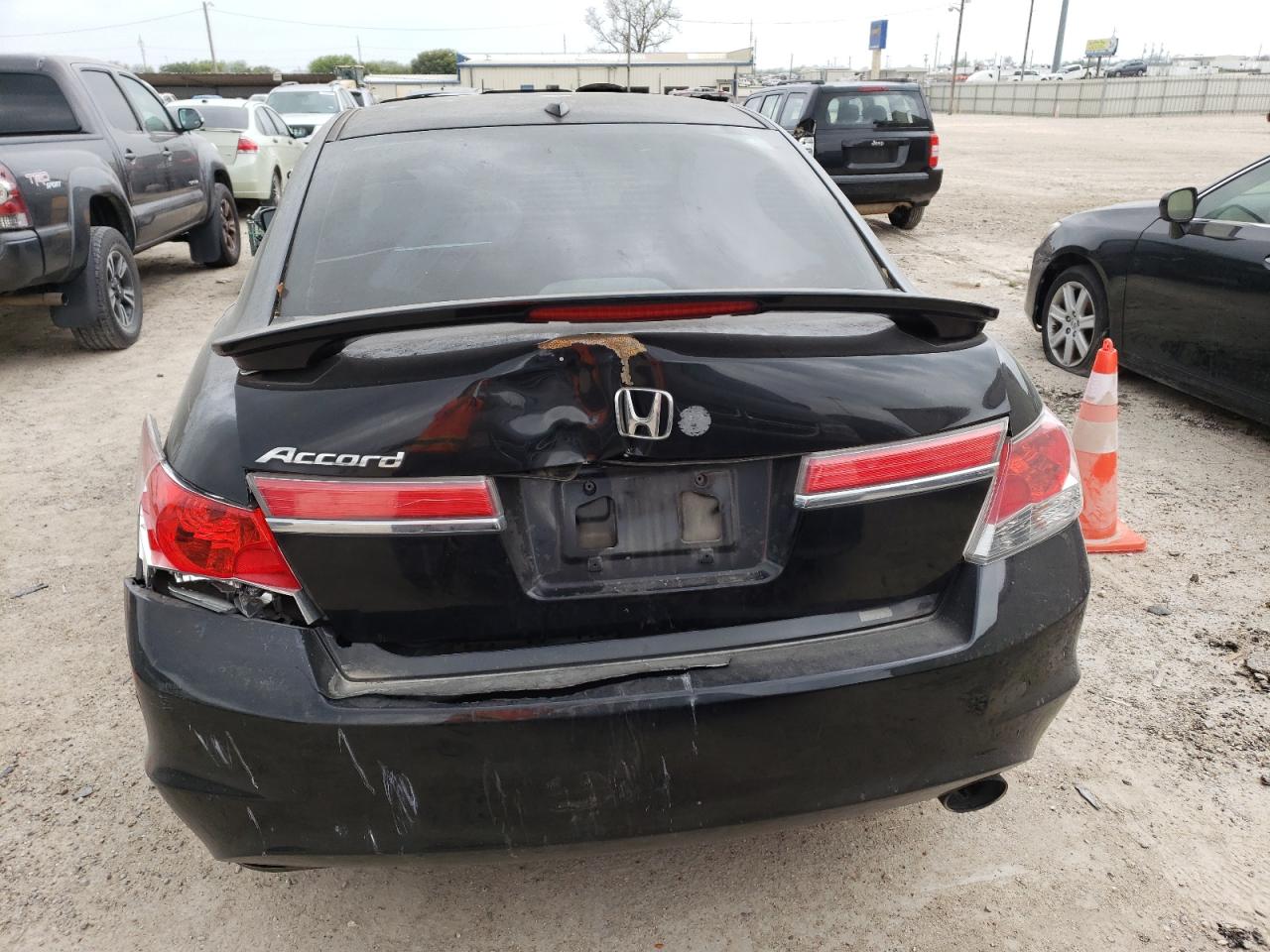 Photo 5 VIN: 1HGCP2F87BA054072 - HONDA ACCORD 