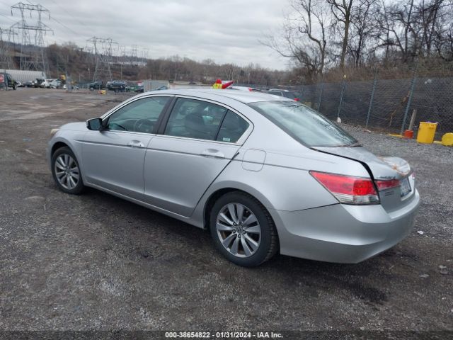 Photo 2 VIN: 1HGCP2F87BA080901 - HONDA ACCORD 