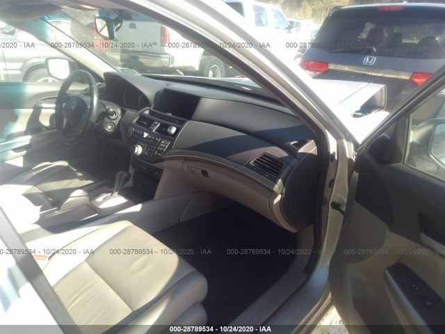 Photo 4 VIN: 1HGCP2F88AA079772 - HONDA ACCORD SDN 