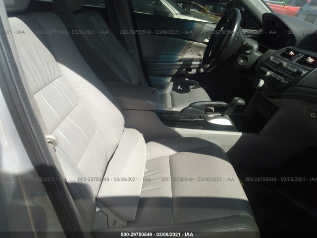 Photo 4 VIN: 1HGCP2F88AA115959 - HONDA ACCORD SDN 