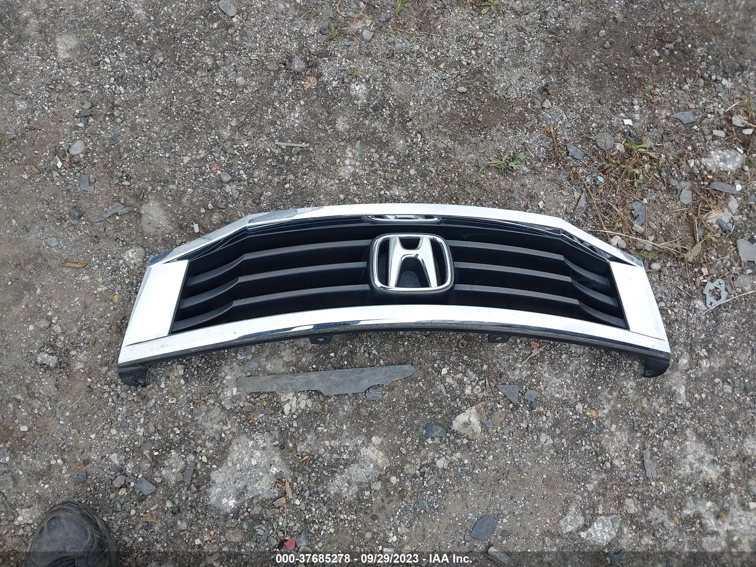 Photo 11 VIN: 1HGCP2F88AA187910 - HONDA ACCORD 