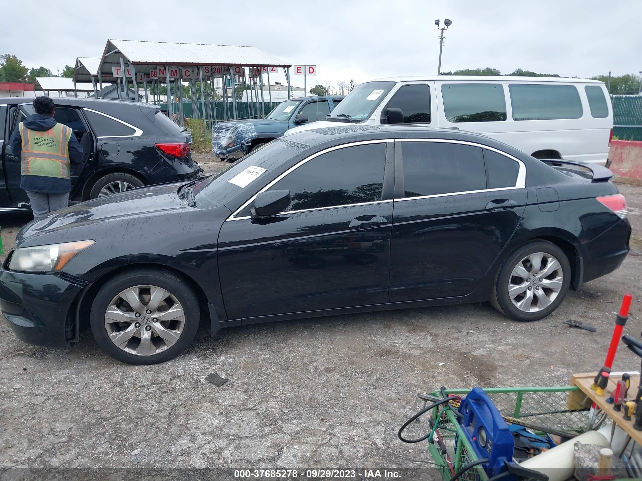 Photo 14 VIN: 1HGCP2F88AA187910 - HONDA ACCORD 