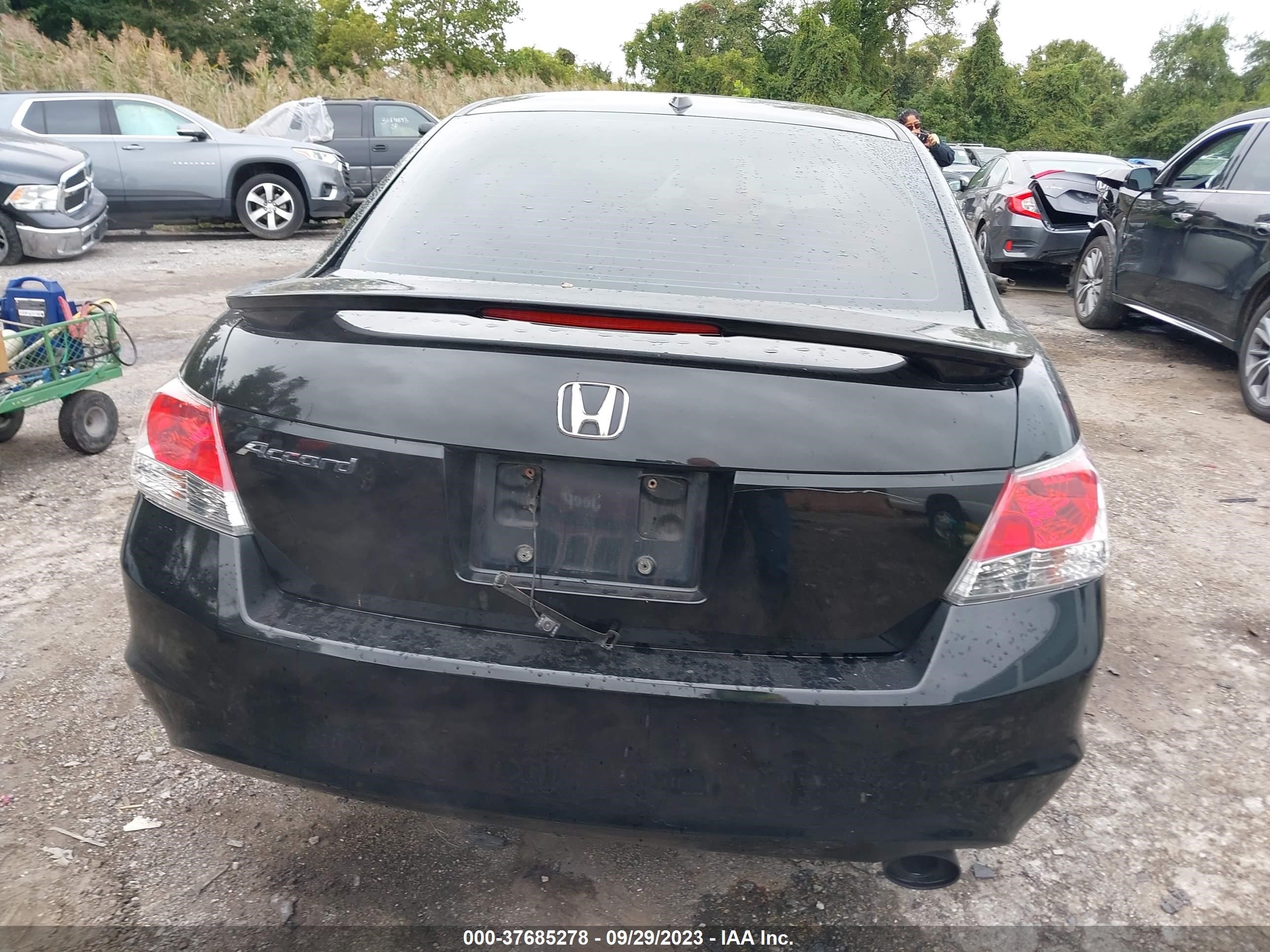 Photo 16 VIN: 1HGCP2F88AA187910 - HONDA ACCORD 