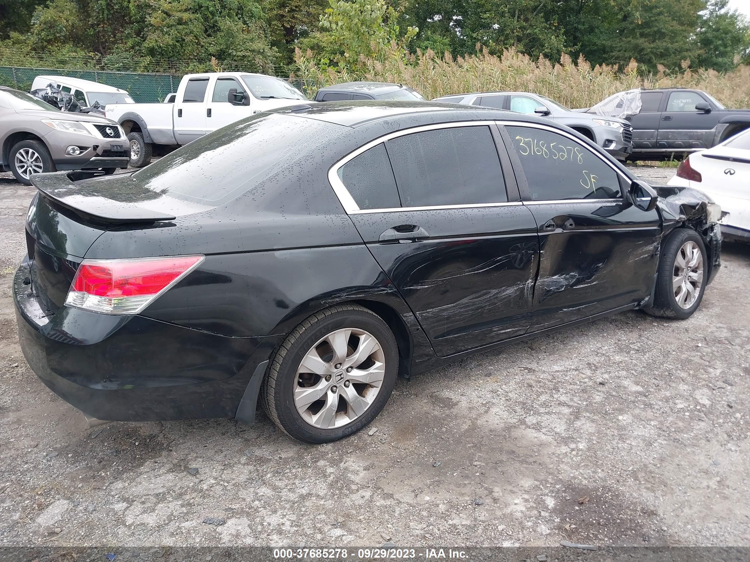 Photo 3 VIN: 1HGCP2F88AA187910 - HONDA ACCORD 