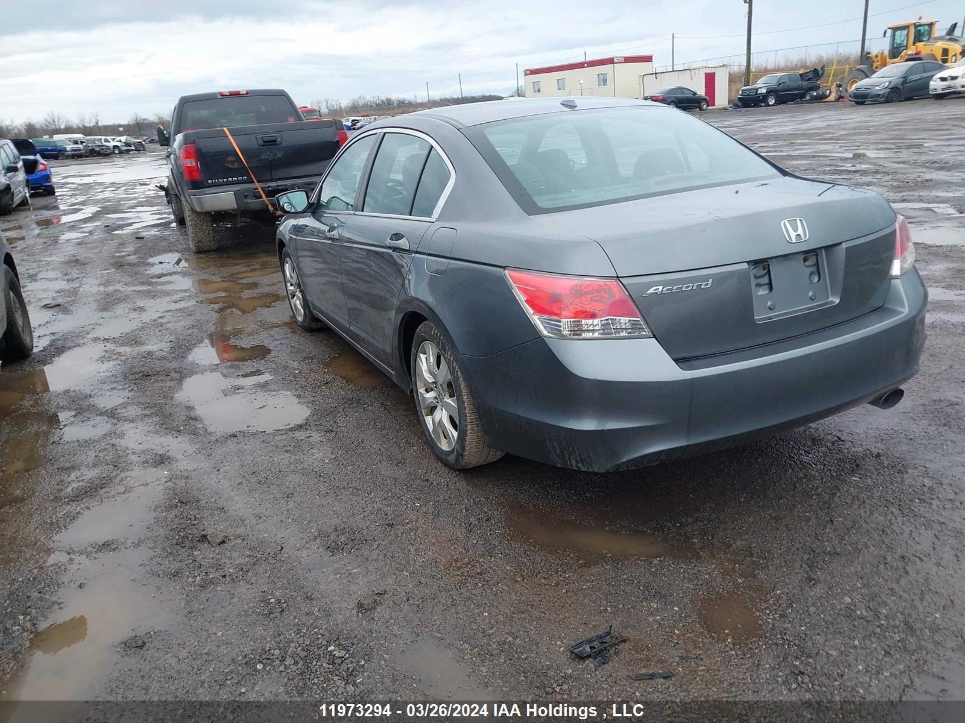 Photo 2 VIN: 1HGCP2F88AA804027 - HONDA ACCORD 