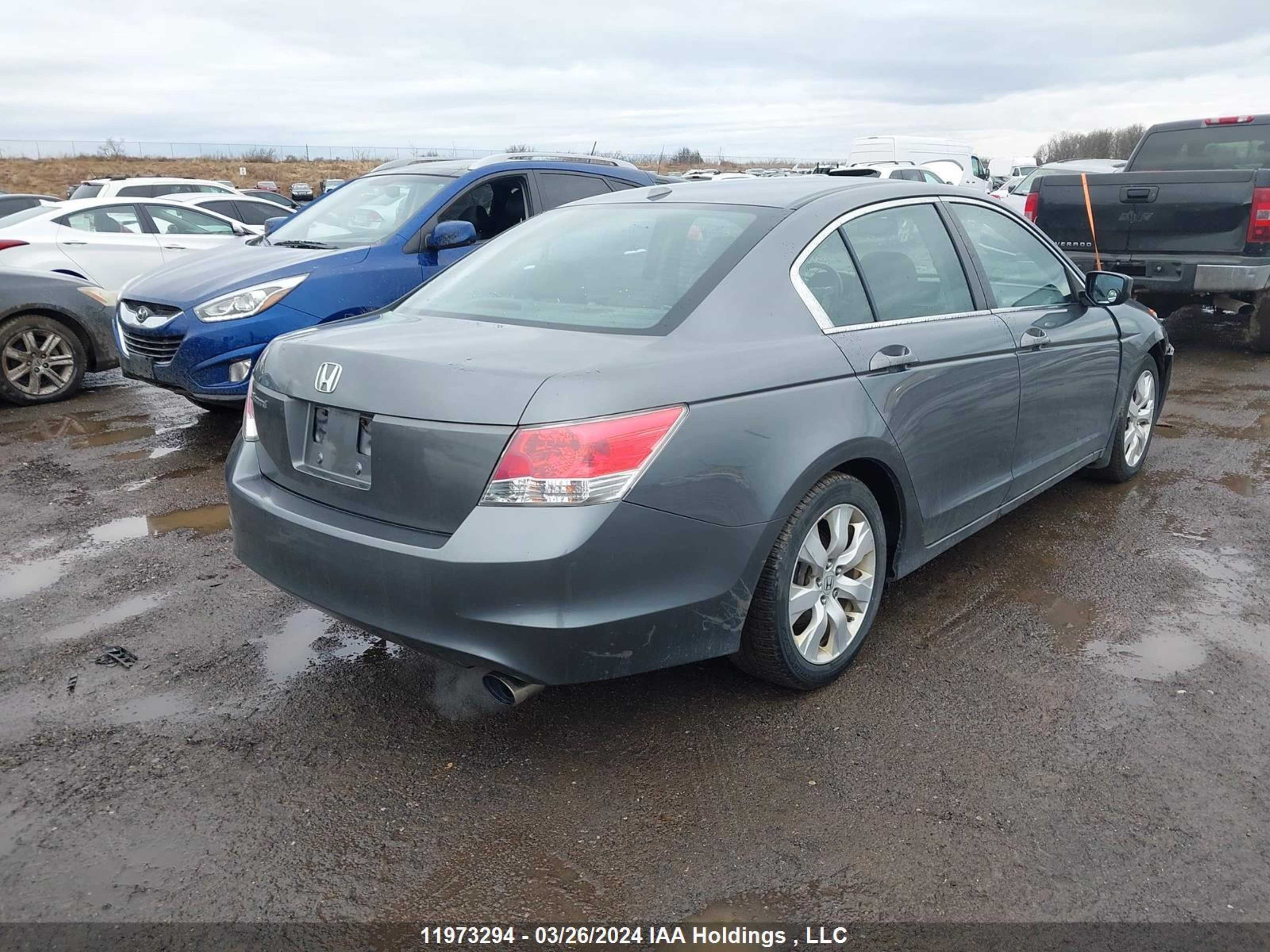 Photo 3 VIN: 1HGCP2F88AA804027 - HONDA ACCORD 