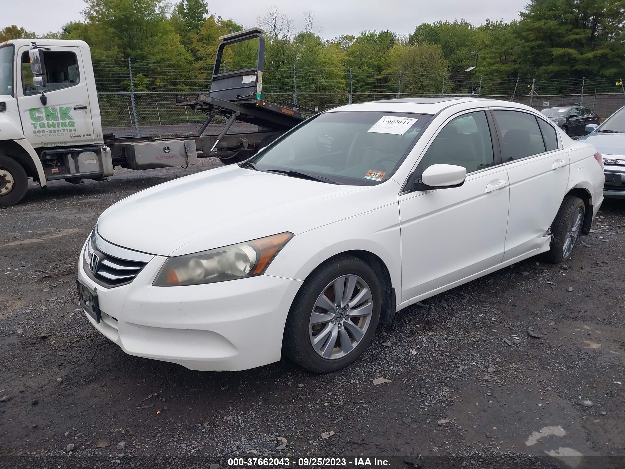 Photo 1 VIN: 1HGCP2F88BA057367 - HONDA ACCORD 