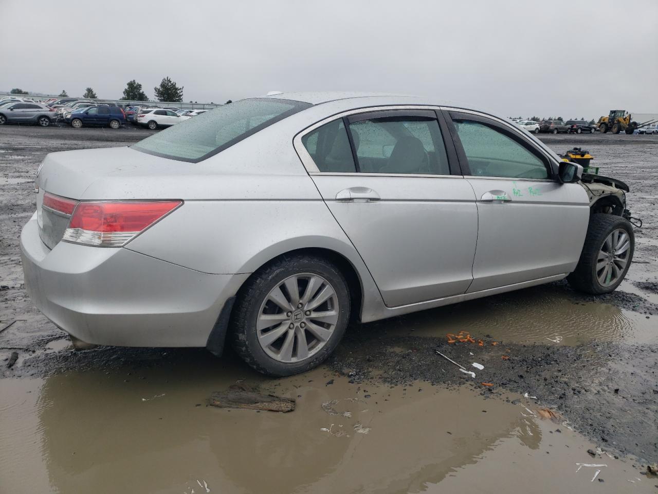 Photo 2 VIN: 1HGCP2F88BA078025 - HONDA ACCORD 