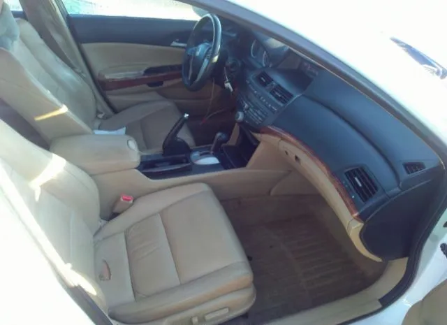 Photo 4 VIN: 1HGCP2F88BA125232 - HONDA ACCORD SDN 