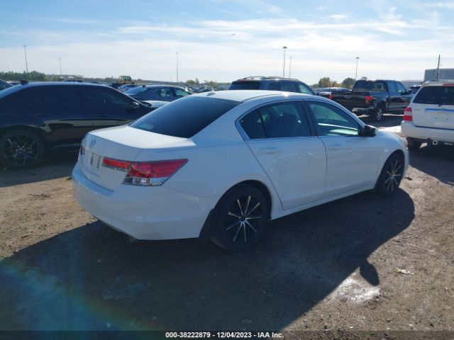 Photo 3 VIN: 1HGCP2F88CA153551 - HONDA ACCORD SDN 