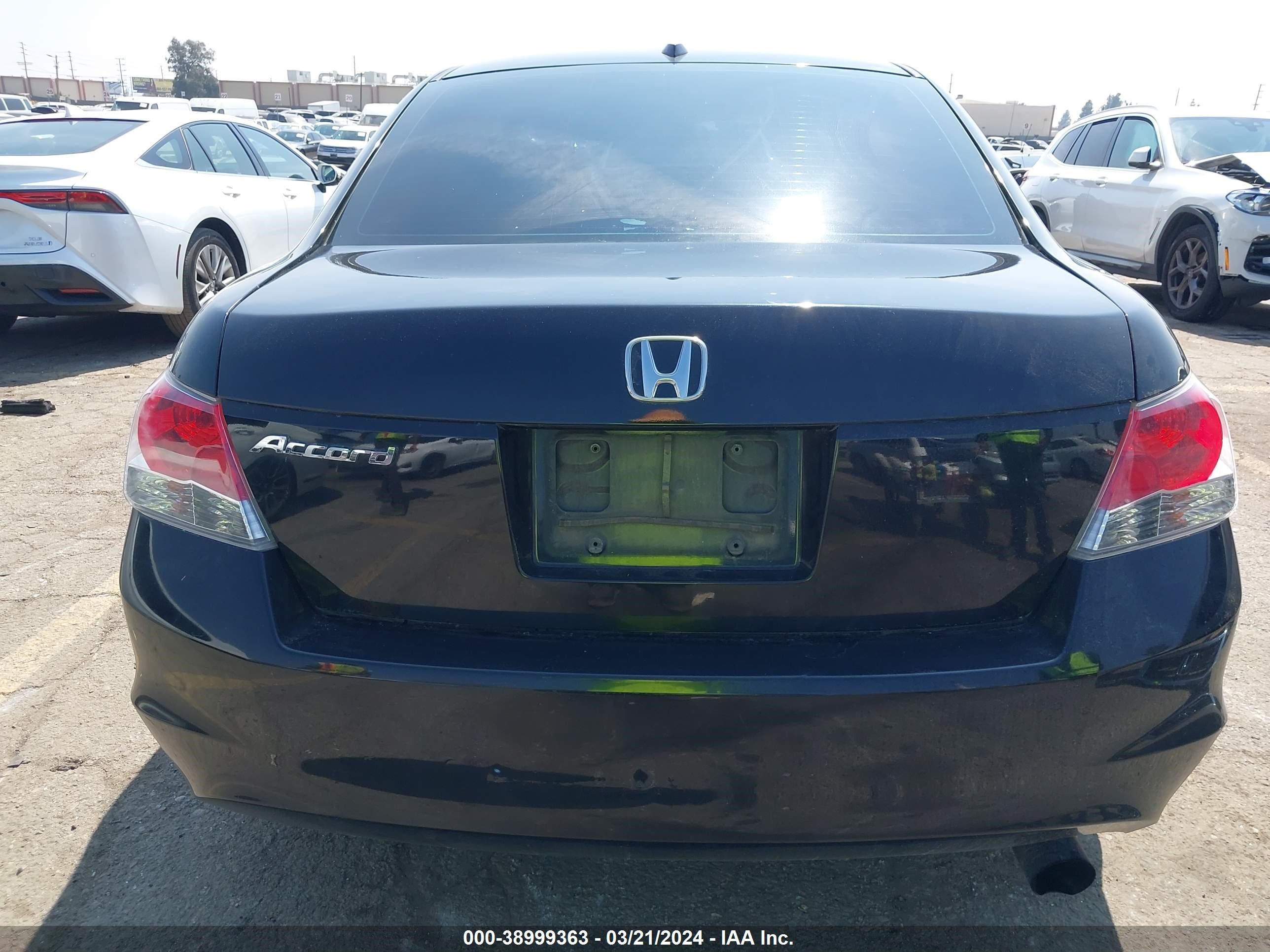 Photo 16 VIN: 1HGCP2F89AA164622 - HONDA ACCORD 