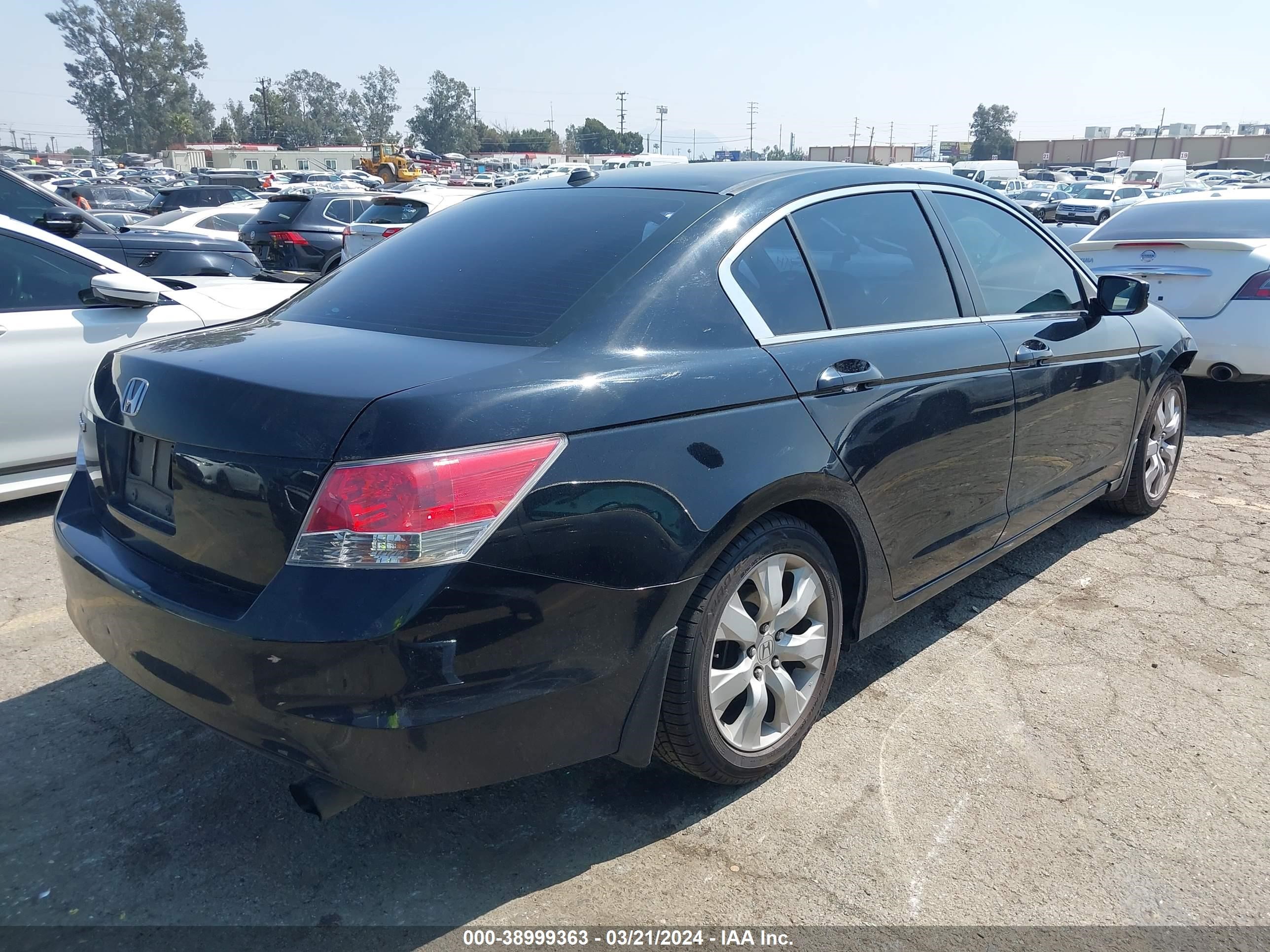 Photo 3 VIN: 1HGCP2F89AA164622 - HONDA ACCORD 