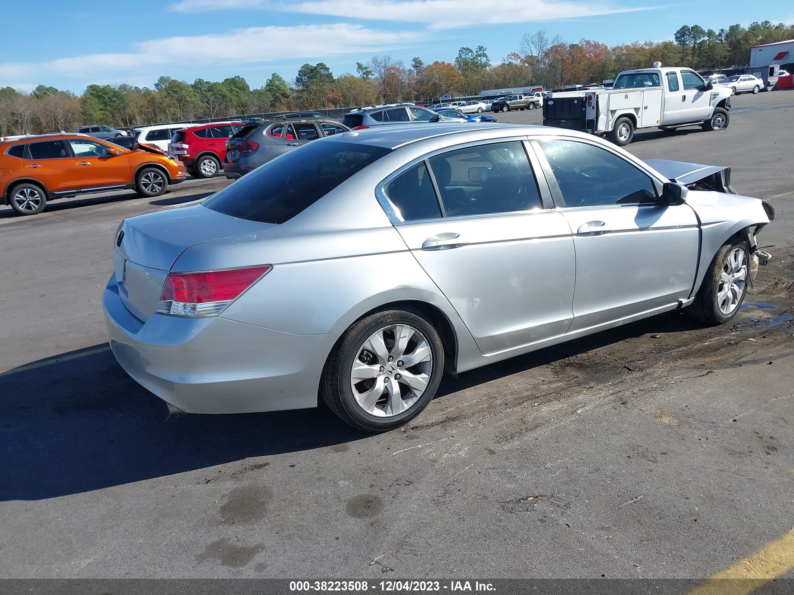 Photo 3 VIN: 1HGCP2F89AA189990 - HONDA ACCORD 