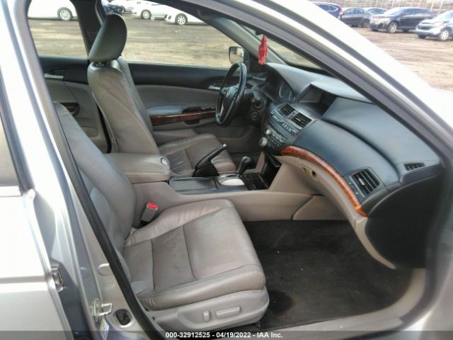 Photo 4 VIN: 1HGCP2F89BA002037 - HONDA ACCORD SDN 