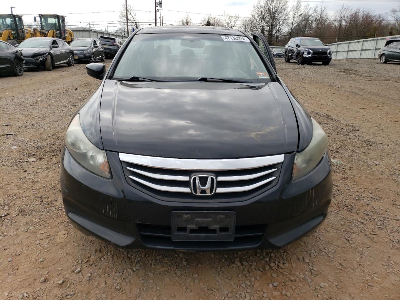 Photo 4 VIN: 1HGCP2F89BA062318 - HONDA ACCORD 