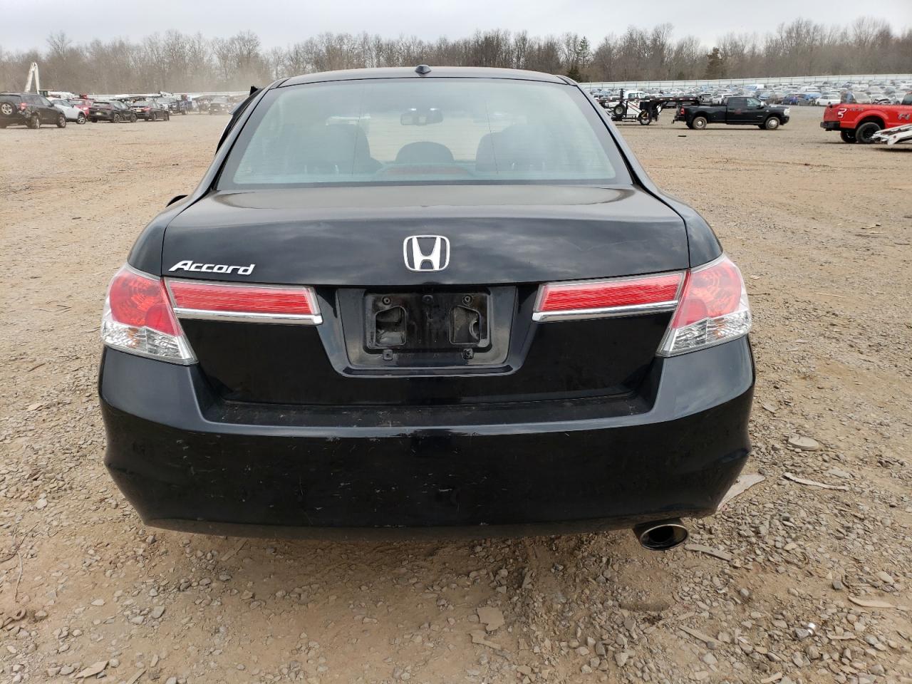 Photo 5 VIN: 1HGCP2F89BA062318 - HONDA ACCORD 