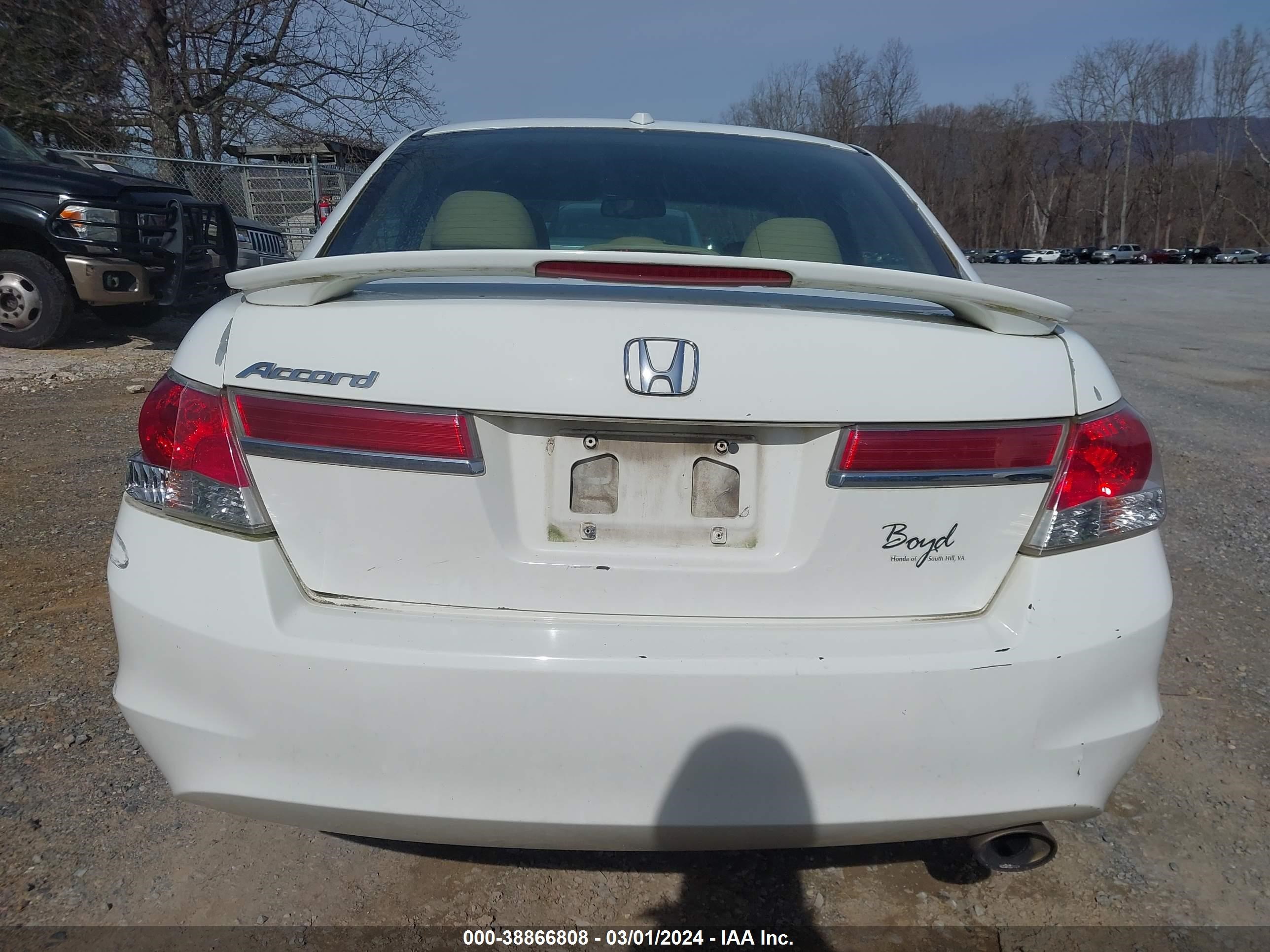 Photo 16 VIN: 1HGCP2F89BA086926 - HONDA ACCORD 