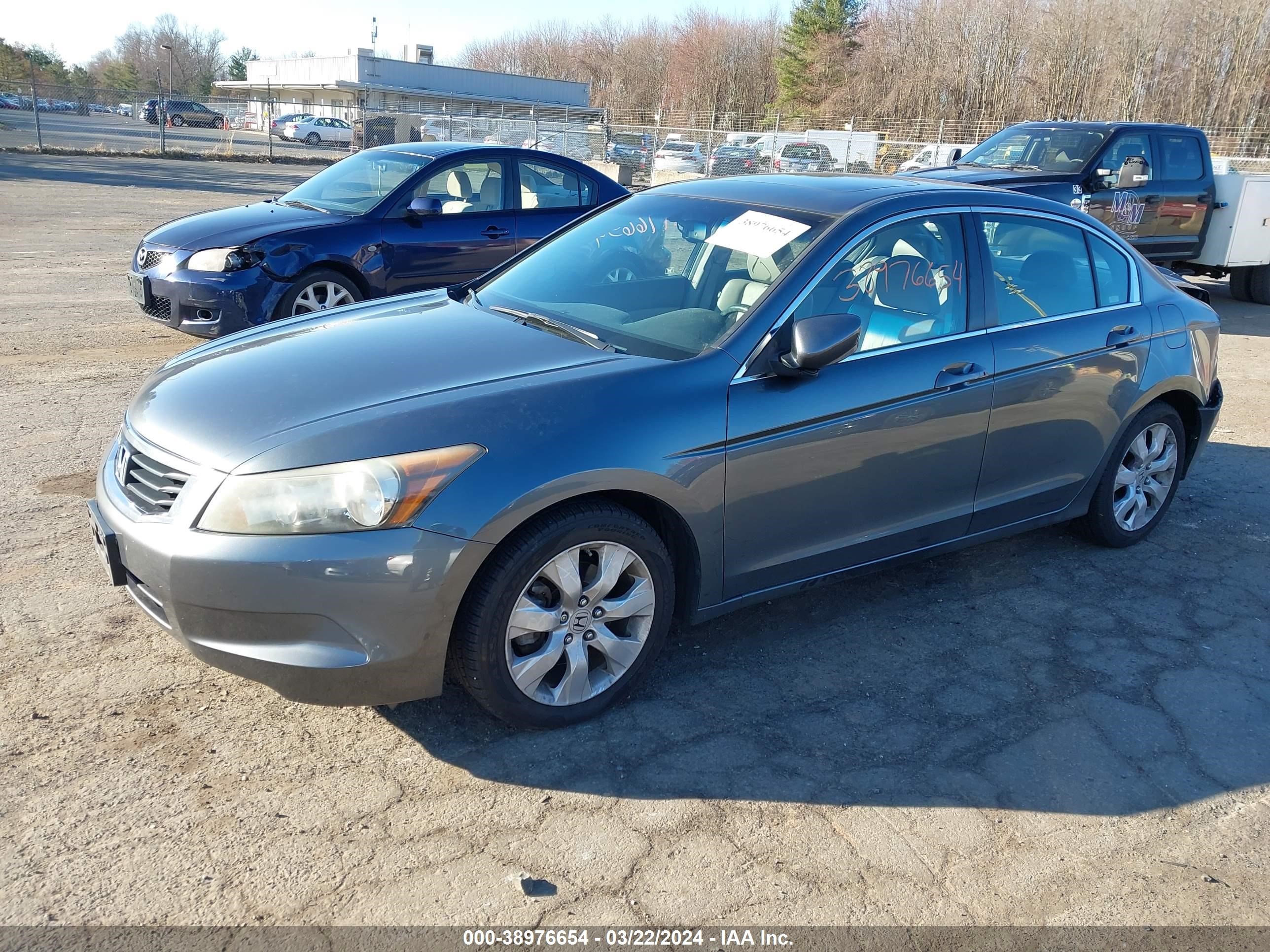 Photo 1 VIN: 1HGCP2F8XAA046935 - HONDA ACCORD 